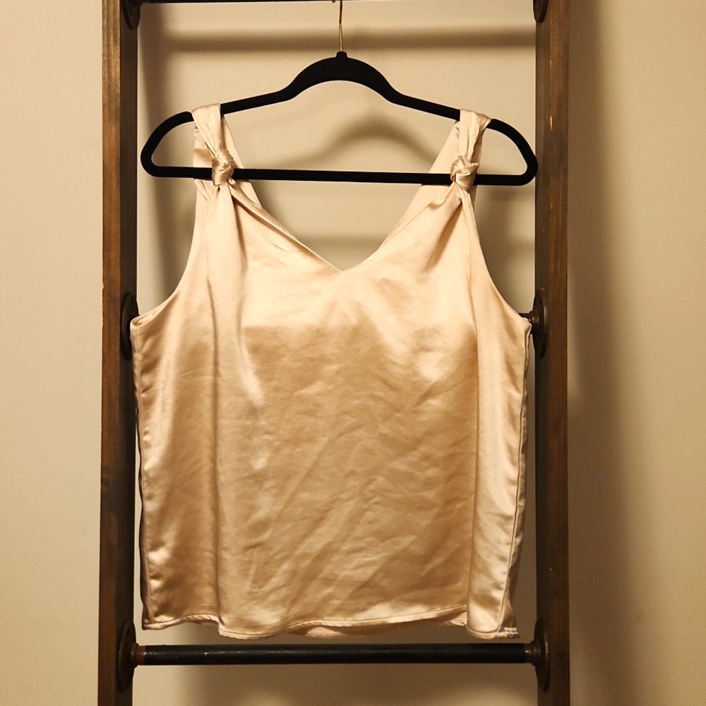 Front strap knot v neck tank top